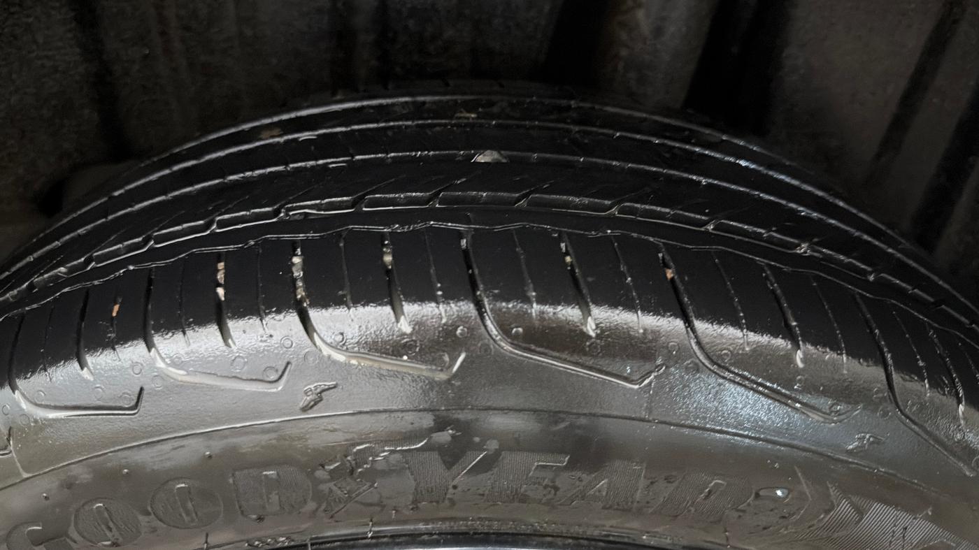 2025 Maruti FRONX DELTA PLUS 1.2L AGS, Petrol, Automatic, 23,439 km, Left Rear Tyre Tread