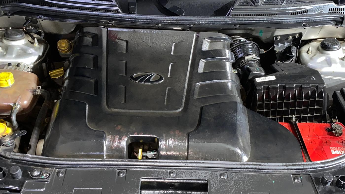 2020 Mahindra XUV500 W7, Diesel, Manual, 43,630 km, Engine View