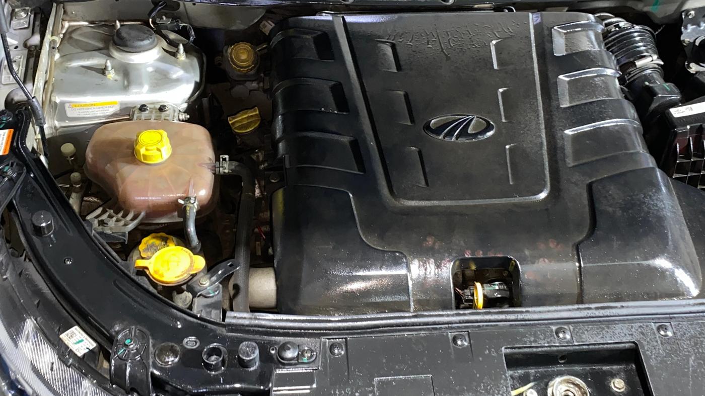 2020 Mahindra XUV500 W7, Diesel, Manual, 43,630 km, Engine View - Right