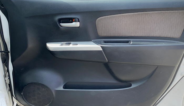2014 Maruti Wagon R 1.0 LXI, Petrol, Manual, 80,116 km, Driver Side Door Panels Control
