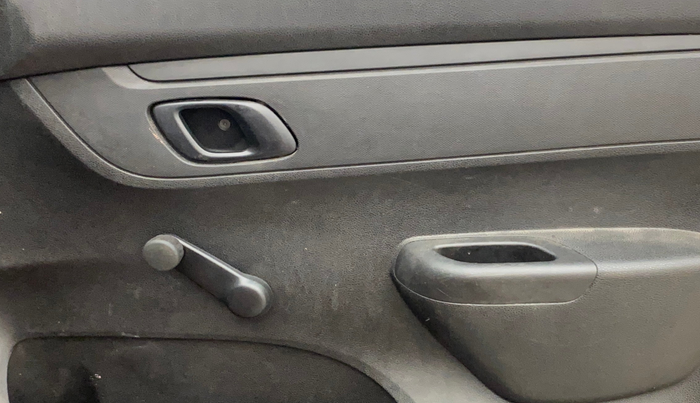 2018 Renault Kwid RXL, Petrol, Manual, 37,030 km, Driver Side Door Panels Control