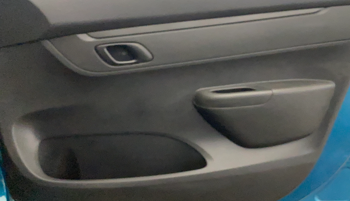 2022 Renault Kwid RXL 1.0 (O), Petrol, Manual, 15,884 km, Driver Side Door Panels Control