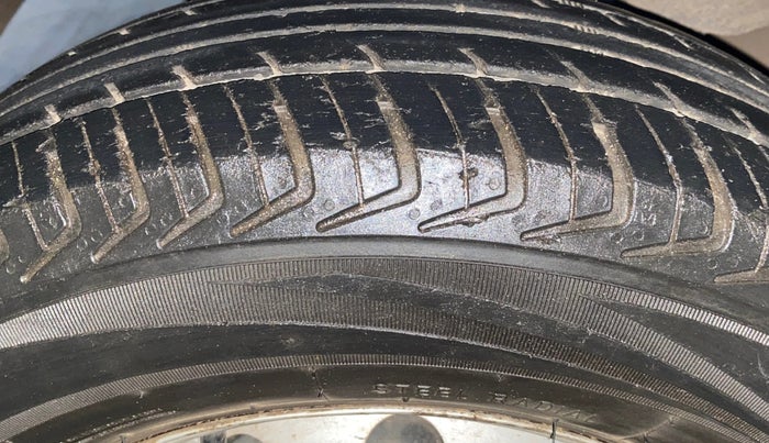 2017 Hyundai Eon ERA +, Petrol, Manual, 40,052 km, Right Rear Tyre Tread