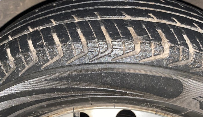 2017 Hyundai Eon ERA +, Petrol, Manual, 40,052 km, Right Front Tyre Tread