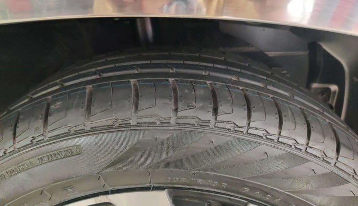 2023 MG HECTOR PLUS SAVVY PRO 1.5 TURBO CVT 7 STR, Petrol, Automatic, 61,434 km, Right Rear Tyre Tread