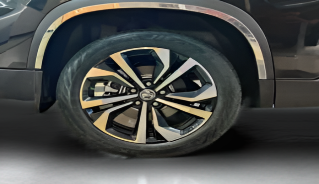 2023 MG HECTOR PLUS SAVVY PRO 1.5 TURBO CVT 7 STR, Petrol, Automatic, 61,434 km, Right Front Wheel