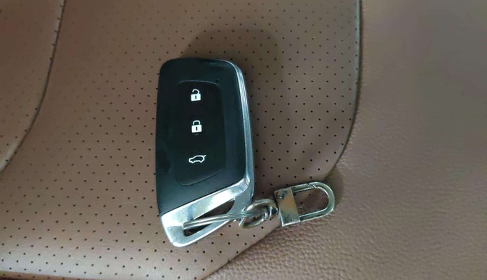 2023 MG HECTOR PLUS SAVVY PRO 1.5 TURBO CVT 7 STR, Petrol, Automatic, 61,434 km, Key Close Up