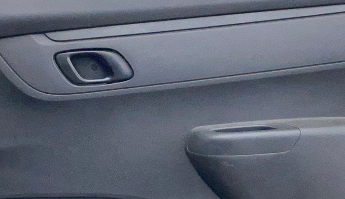 2016 Renault Kwid RXT 1.0, Petrol, Manual, 54,900 km, Driver Side Door Panels Control