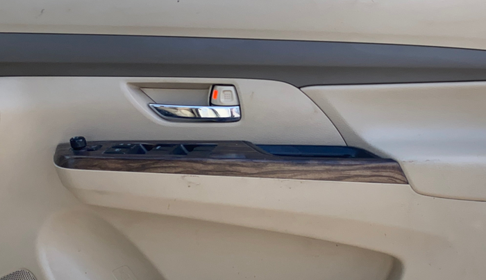 2020 Maruti Ertiga VXI SHVS, Petrol, Manual, 87,675 km, Driver Side Door Panels Control