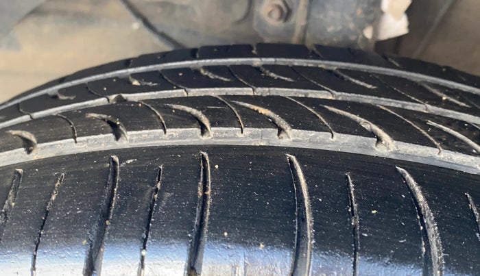2020 Maruti Ertiga VXI SHVS, Petrol, Manual, 87,675 km, Left Front Tyre Tread