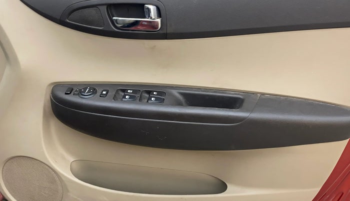 2012 Hyundai i20 MAGNA 1.2, Petrol, Manual, 59,306 km, Driver Side Door Panels Control