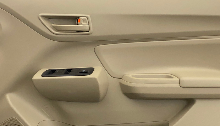 2019 Maruti Dzire LXI, CNG, Manual, 68,600 km, Driver Side Door Panels Control