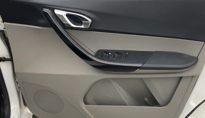 2018 Tata Tiago XZ PETROL, CNG, Manual, 68,109 km, Driver Side Door Panels Control