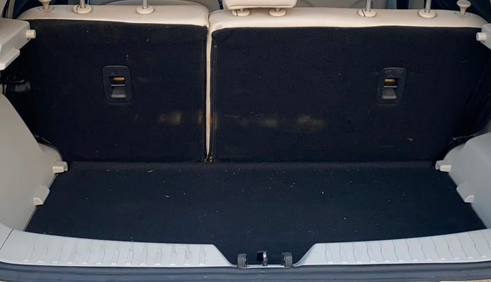 2023 Mahindra XUV300 W8 (O) 1.2 PETROL, Petrol, Manual, 30,905 km, Boot Inside