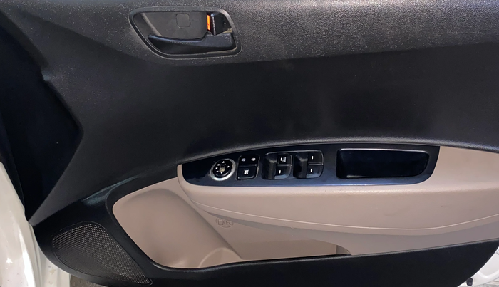 2015 Hyundai Grand i10 MAGNA 1.2 KAPPA VTVT, Petrol, Manual, 18,835 km, Driver Side Door Panels Control