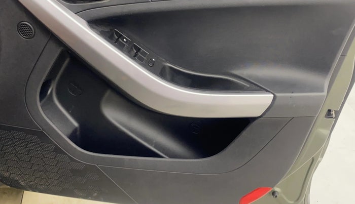 2022 Tata NEXON XM PLUS SUNROOF PETROL, Petrol, Manual, 38,973 km, Driver Side Door Panels Control