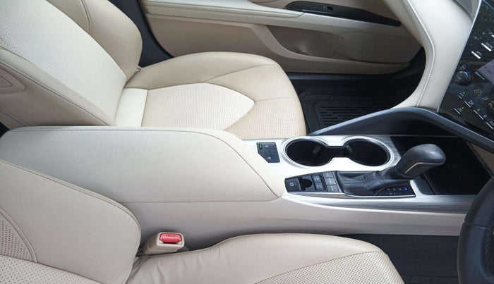 2020 Toyota Camry HYBRID, Hybrid, Automatic, 67,525 km, Gear Lever