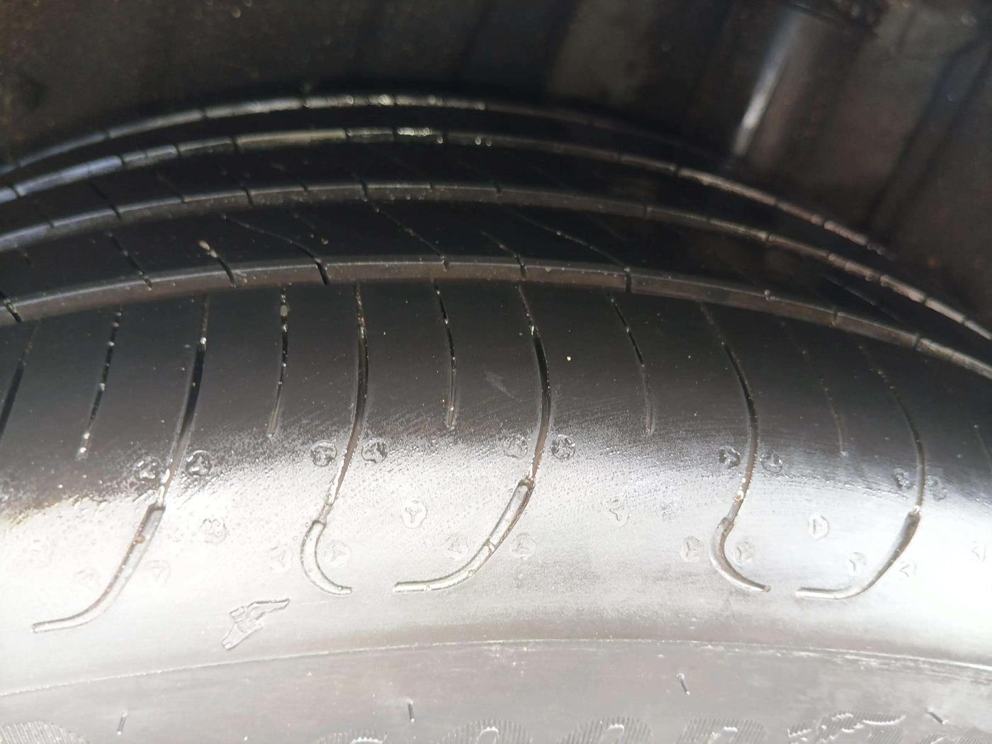 2020 Toyota Camry HYBRID, Hybrid, Automatic, 67,525 km, Right Rear Tyre Tread