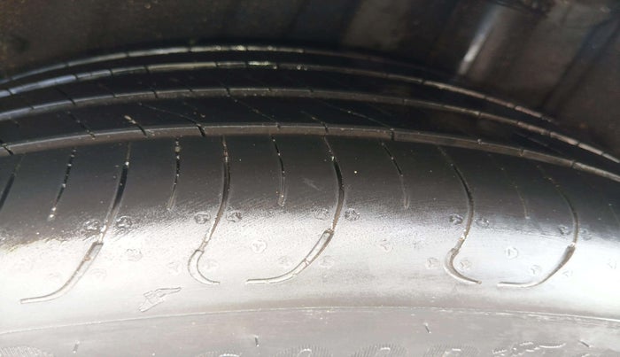 2020 Toyota Camry HYBRID, Hybrid, Automatic, 67,525 km, Right Rear Tyre Tread