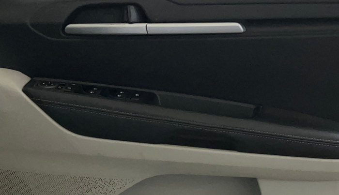 2021 KIA SONET HTX 1.0 IMT, Petrol, Manual, 76,396 km, Driver Side Door Panels Control