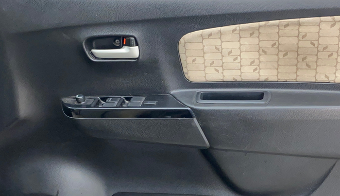 2017 Maruti Wagon R 1.0 VXI (O) AMT, Petrol, Automatic, 92,824 km, Driver Side Door Panels Control