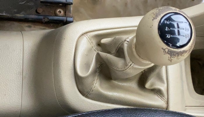 2014 Maruti Swift Dzire VXI, Petrol, Manual, 1,01,573 km, Gear Lever