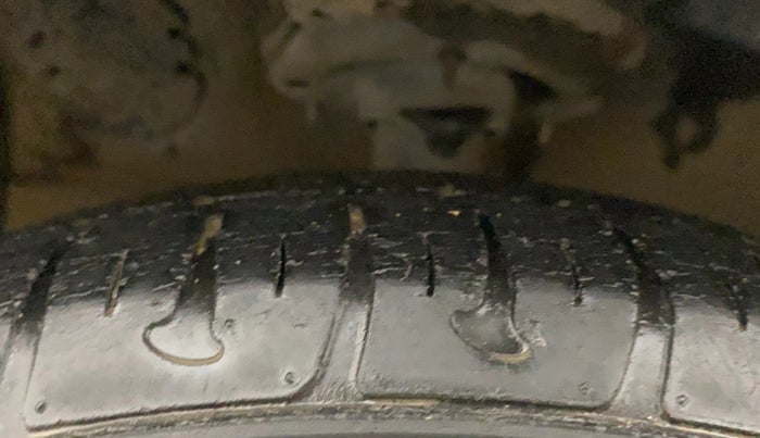 2015 Hyundai Grand i10 SPORTZ 1.2 KAPPA VTVT, Petrol, Manual, 29,847 km, Left Front Tyre Tread