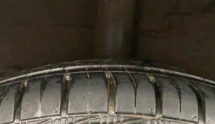 2015 Hyundai Grand i10 SPORTZ 1.2 KAPPA VTVT, Petrol, Manual, 29,847 km, Right Rear Tyre Tread