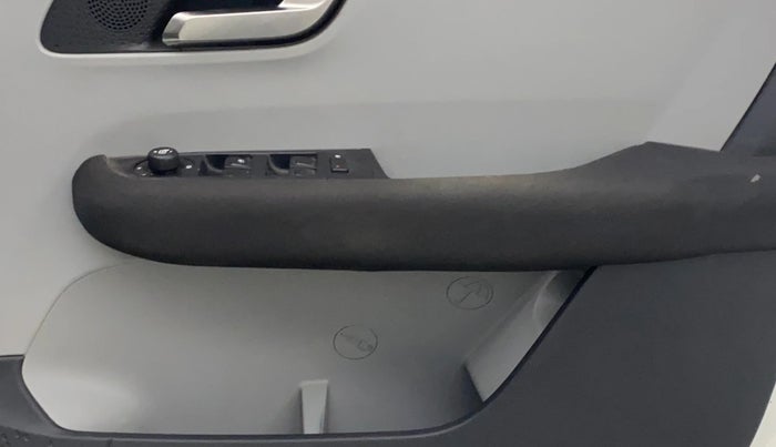 2020 Tata ALTROZ XZ PETROL, Petrol, Manual, 33,536 km, Driver Side Door Panels Control