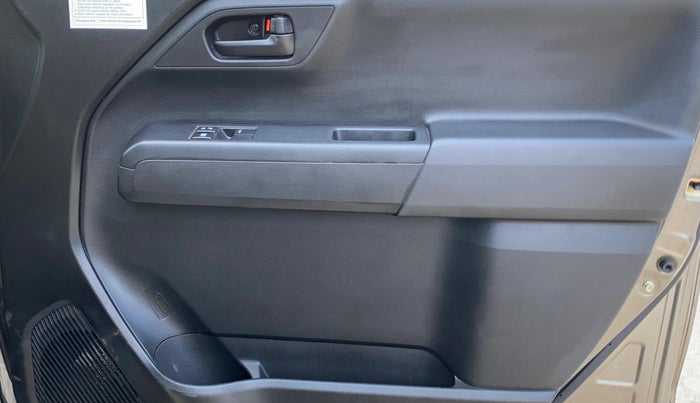 2022 Maruti New Wagon-R LXI CNG 1.0, CNG, Manual, 17,283 km, Driver Side Door Panels Control