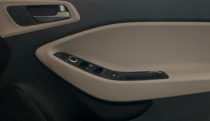 2016 Hyundai Elite i20 MAGNA 1.2, Petrol, Manual, 60,947 km, Driver Side Door Panels Control