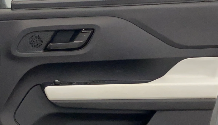 2022 Tata PUNCH ACCOMPLISHED MT, Petrol, Manual, 11,764 km, Driver Side Door Panels Control