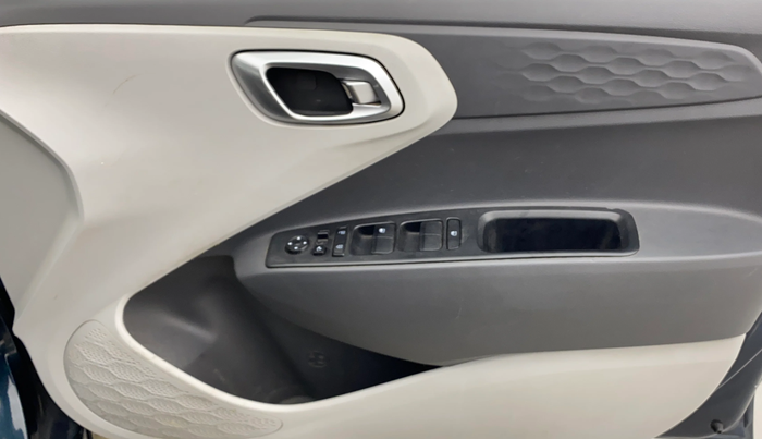 2021 Hyundai GRAND I10 NIOS ASTA AMT 1.2 KAPPA VTVT, Petrol, Automatic, 32,804 km, Driver Side Door Panels Control