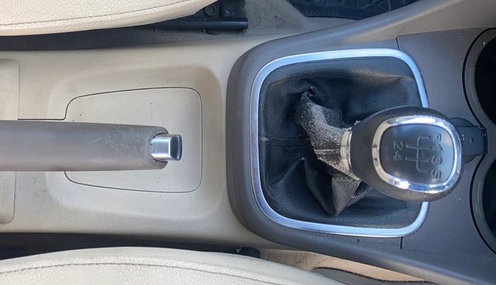 2015 Volkswagen Vento COMFORTLINE DIESEL 1.5, Diesel, Manual, 1,21,148 km, Gear Lever