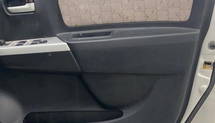 2015 Maruti Wagon R 1.0 VXI, Petrol, Manual, 63,825 km, Driver Side Door Panels Control