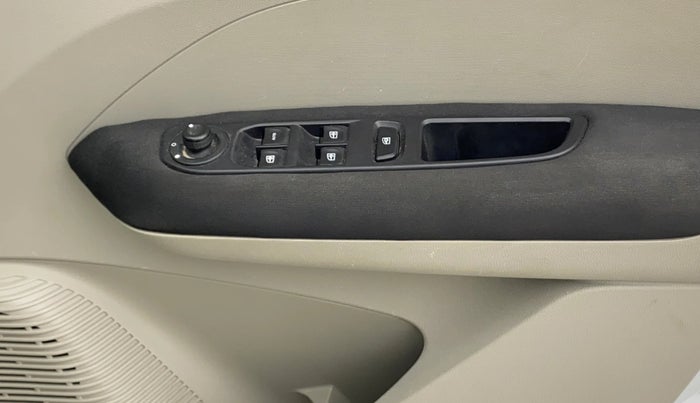 2021 Renault TRIBER RXZ DUAL TONE, Petrol, Manual, 44,431 km, Driver Side Door Panels Control