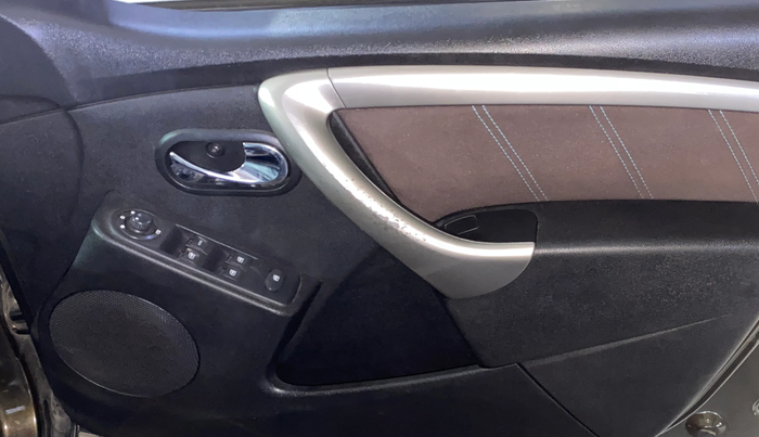 2021 Renault Duster RXZ 1.5 PETROL MT, Petrol, Manual, 85,624 km, Driver Side Door Panels Control