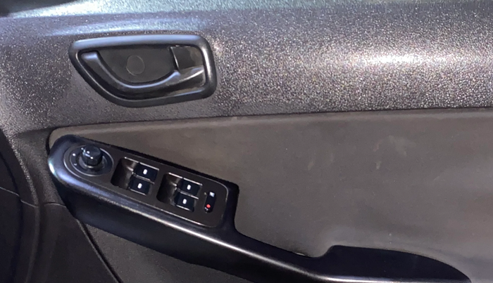 2016 Tata Bolt XM REVOTRON, Petrol, Manual, 55,482 km, Driver Side Door Panels Control