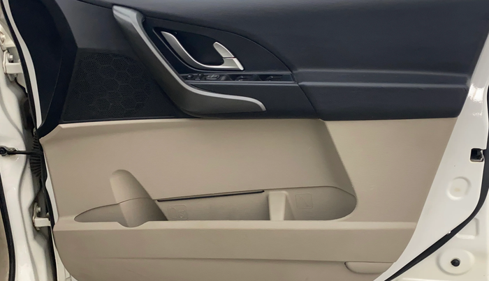 2017 Mahindra XUV500 W6, Diesel, Manual, 56,769 km, Driver Side Door Panels Control