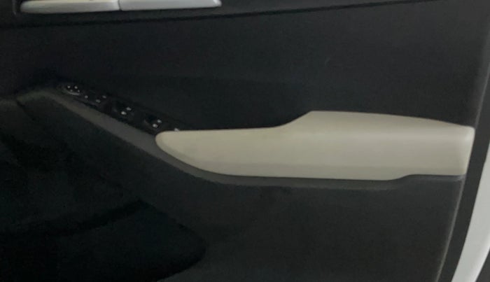 2022 KIA SELTOS HTK PLUS 1.5 IMT, Petrol, Manual, 88,718 km, Driver Side Door Panels Control