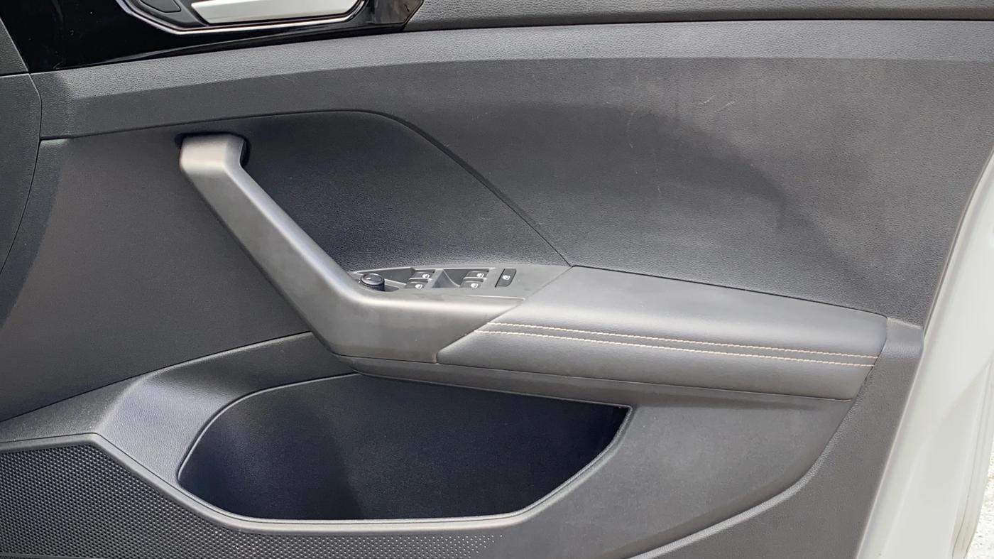 2024 Volkswagen TAIGUN GT Line 1.0L TSI MT, Petrol, Manual, 17,961 km, Driver Side Door Panels Control