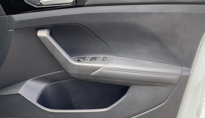 2024 Volkswagen TAIGUN GT Line 1.0L TSI MT, Petrol, Manual, 17,691 km, Driver Side Door Panels Control