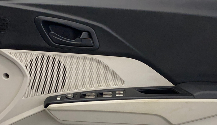 2023 Mahindra XUV300 W6 1.5 DIESEL AMT, Diesel, Automatic, 66,030 km, Driver Side Door Panels Control