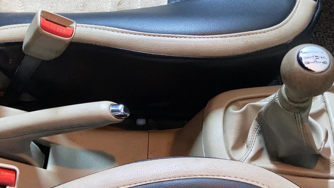 2016 Maruti Ertiga VDI SHVS, Diesel, Manual, 67,304 km, Gear Lever