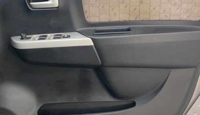 2016 Maruti Wagon R 1.0 VXI (O) AMT, Petrol, Automatic, 48,851 km, Driver Side Door Panels Control