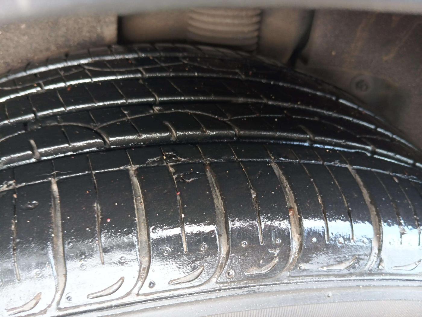 2020 Hyundai Tucson GLS 2WD AT PETROL, Petrol, Automatic, 27,848 km, Left Front Tyre Tread