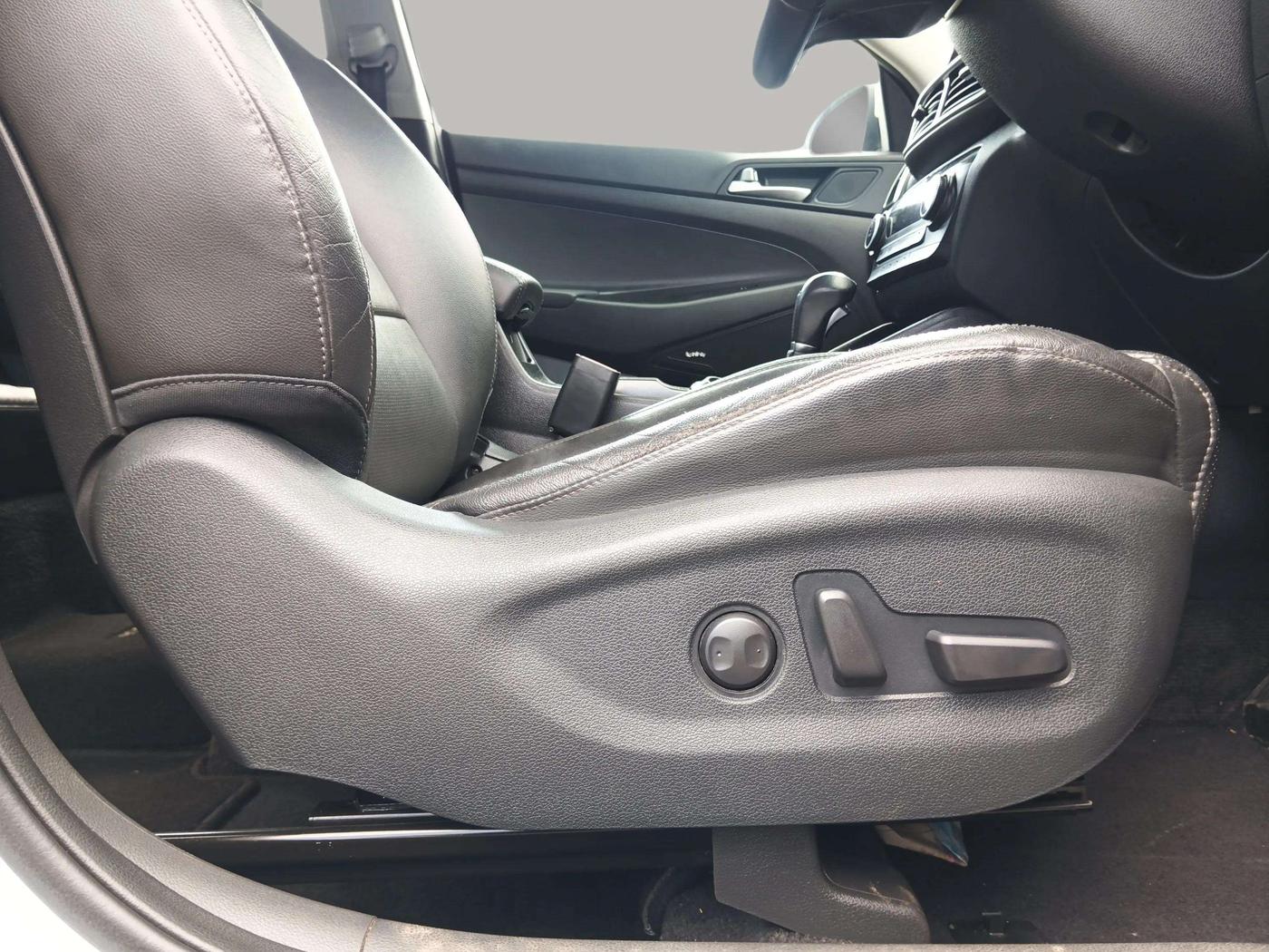 2020 Hyundai Tucson GLS 2WD AT PETROL, Petrol, Automatic, 27,848 km, Driver Side Adjustment Panel
