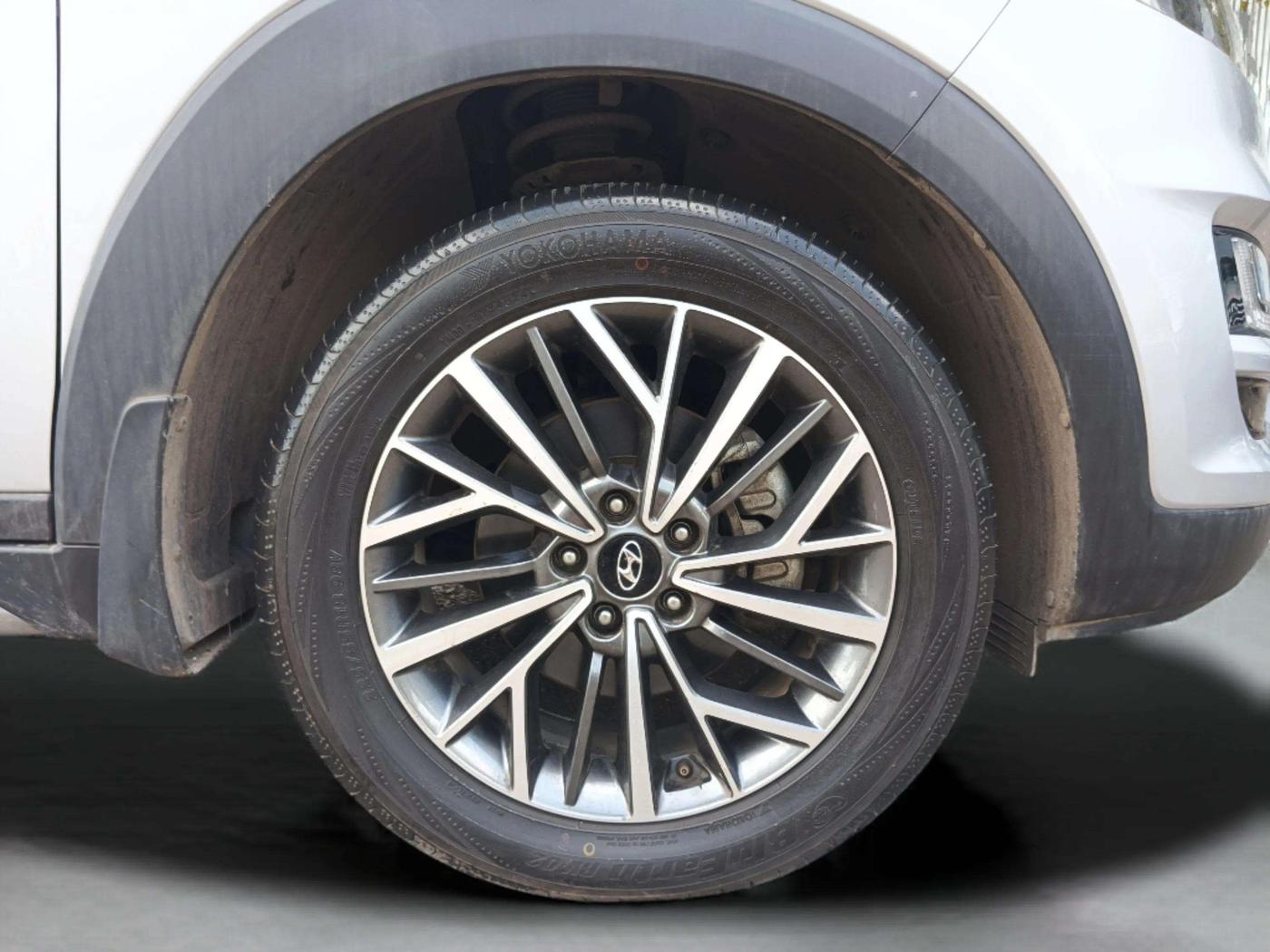 2020 Hyundai Tucson GLS 2WD AT PETROL, Petrol, Automatic, 27,848 km, Right Front Wheel