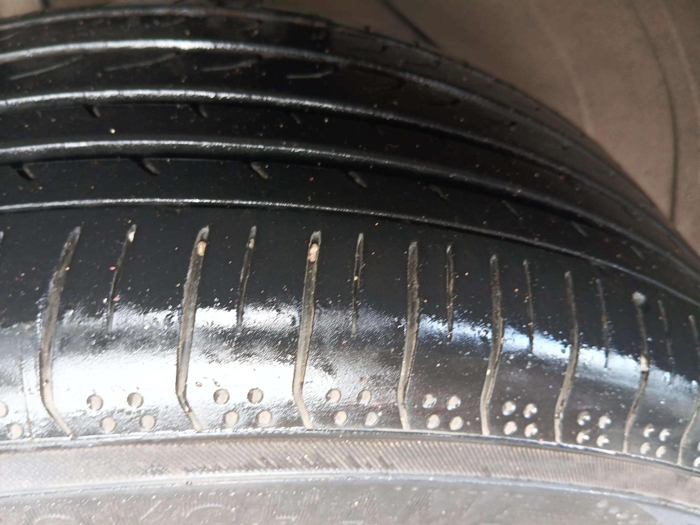 2020 Hyundai Tucson GLS 2WD AT PETROL, Petrol, Automatic, 27,848 km, Right Front Tyre Tread