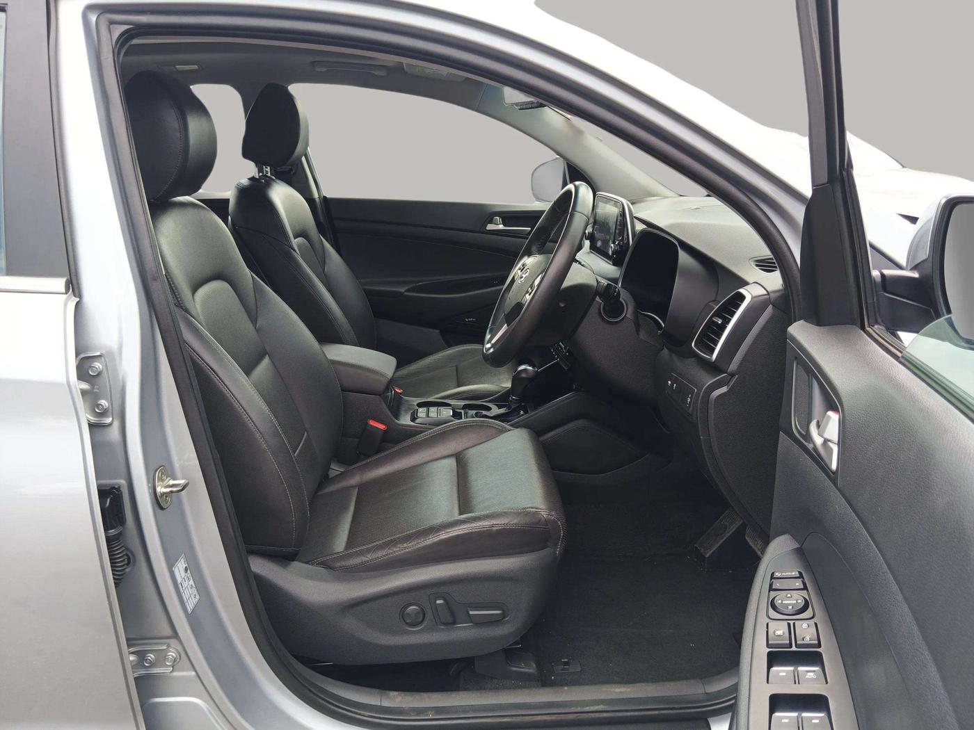 2020 Hyundai Tucson GLS 2WD AT PETROL, Petrol, Automatic, 27,848 km, Right Side Front Door Cabin